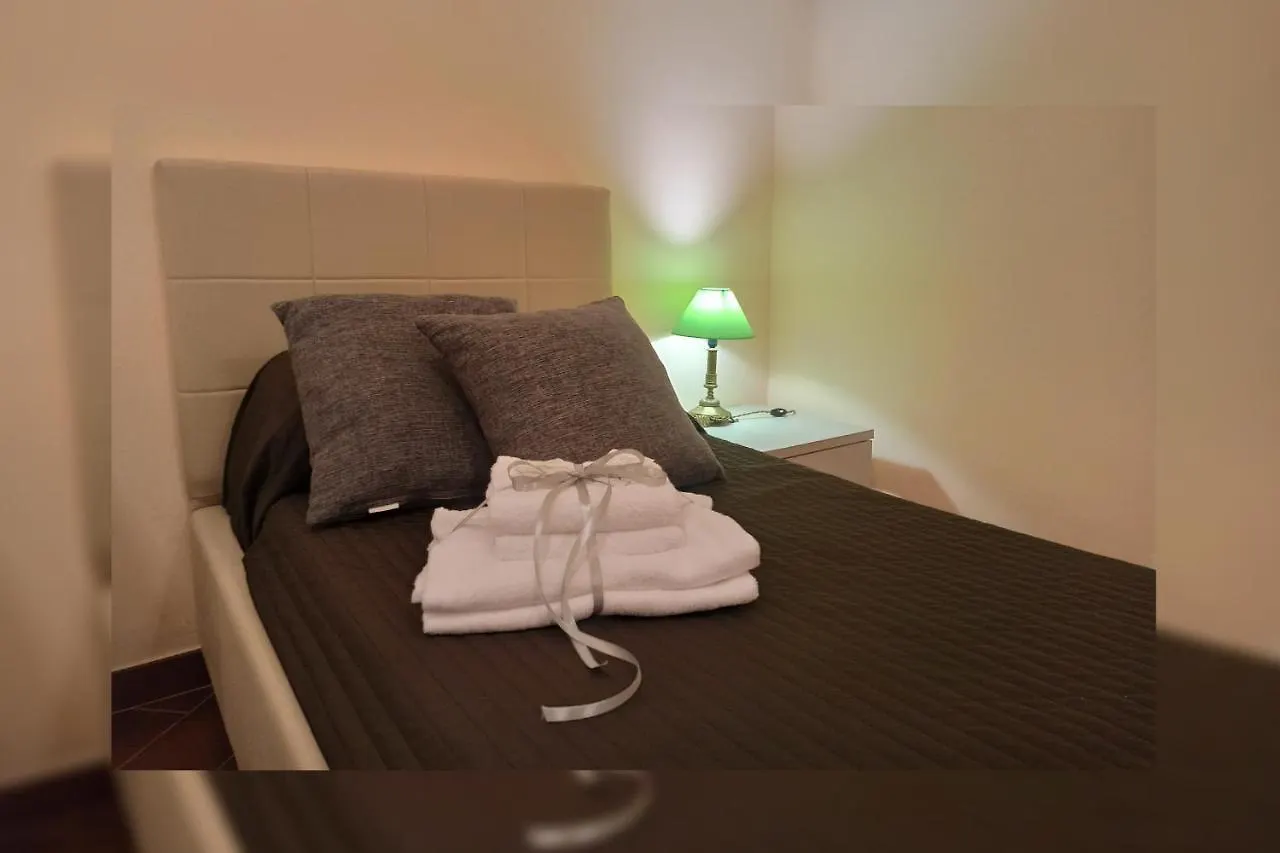 Airport Rooms - Bari 0*,  Italy