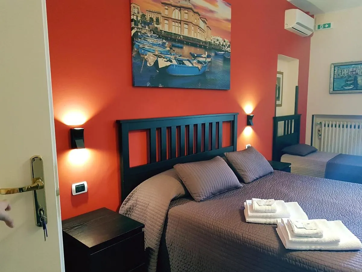 Homestay Airport Rooms - Bari Italy